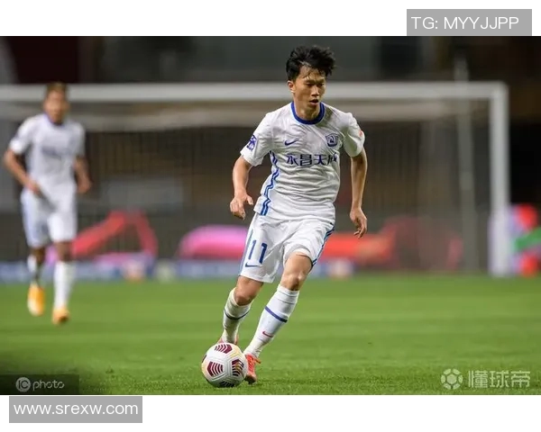 谢鹏飞精彩远射助力球队逆转胜利展现超强个人能力与团队配合