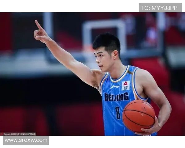 蒋圣龙巧妙解围助力球队逆转局势展现出色个人能力与团队合作精神