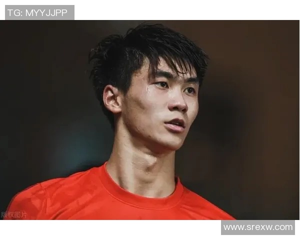 吴少聪在关键时刻奋力封堵射门展现出卓越防守能力助力球队保住胜利希望